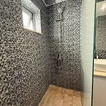 2br - Prime Location