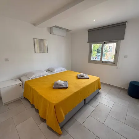 2br - Prime Location