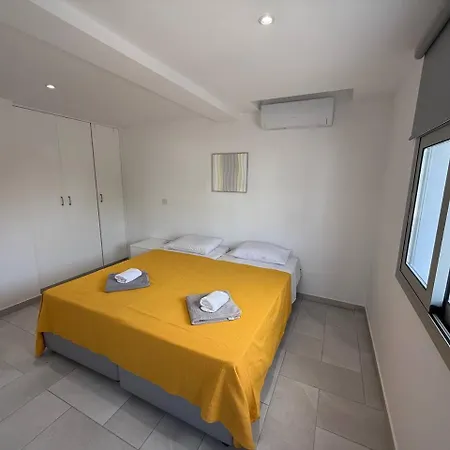 2br - Prime Location *