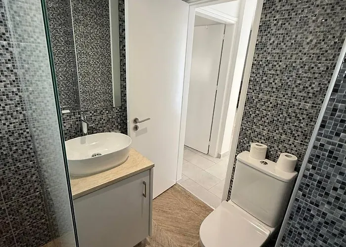 2br - Prime Location *