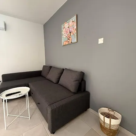 2br - Prime Location Lägenhet