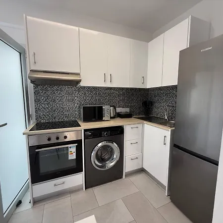 2br - Prime Location